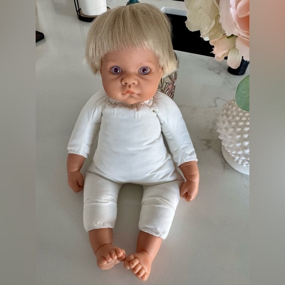 Lifelike Lee Middleton doll - Picture 2 of 10